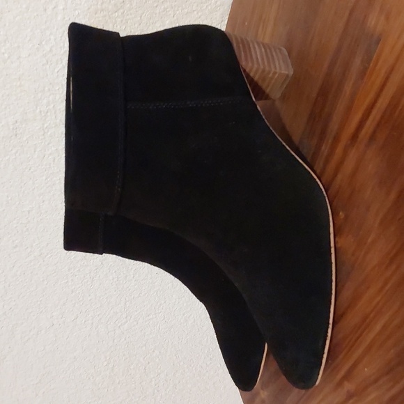 Lucky Brand Zaprika Black Suede Slip on HEEL Booties Neutral Boots Trendy Sz.7.5 - Picture 4 of 14